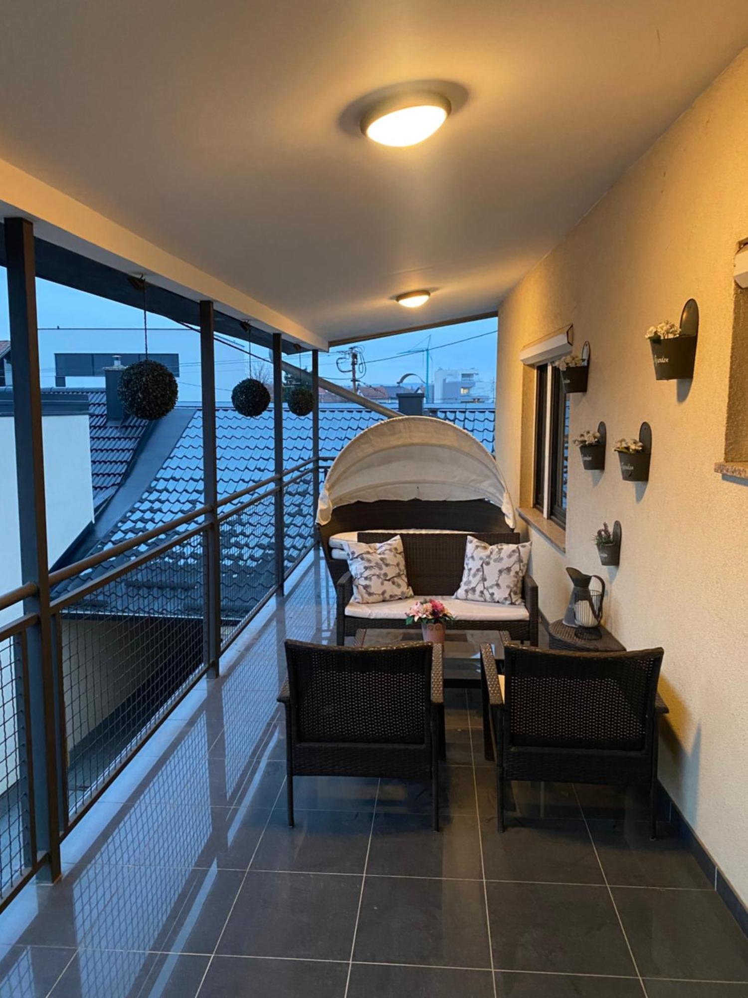 Loni Apartman *